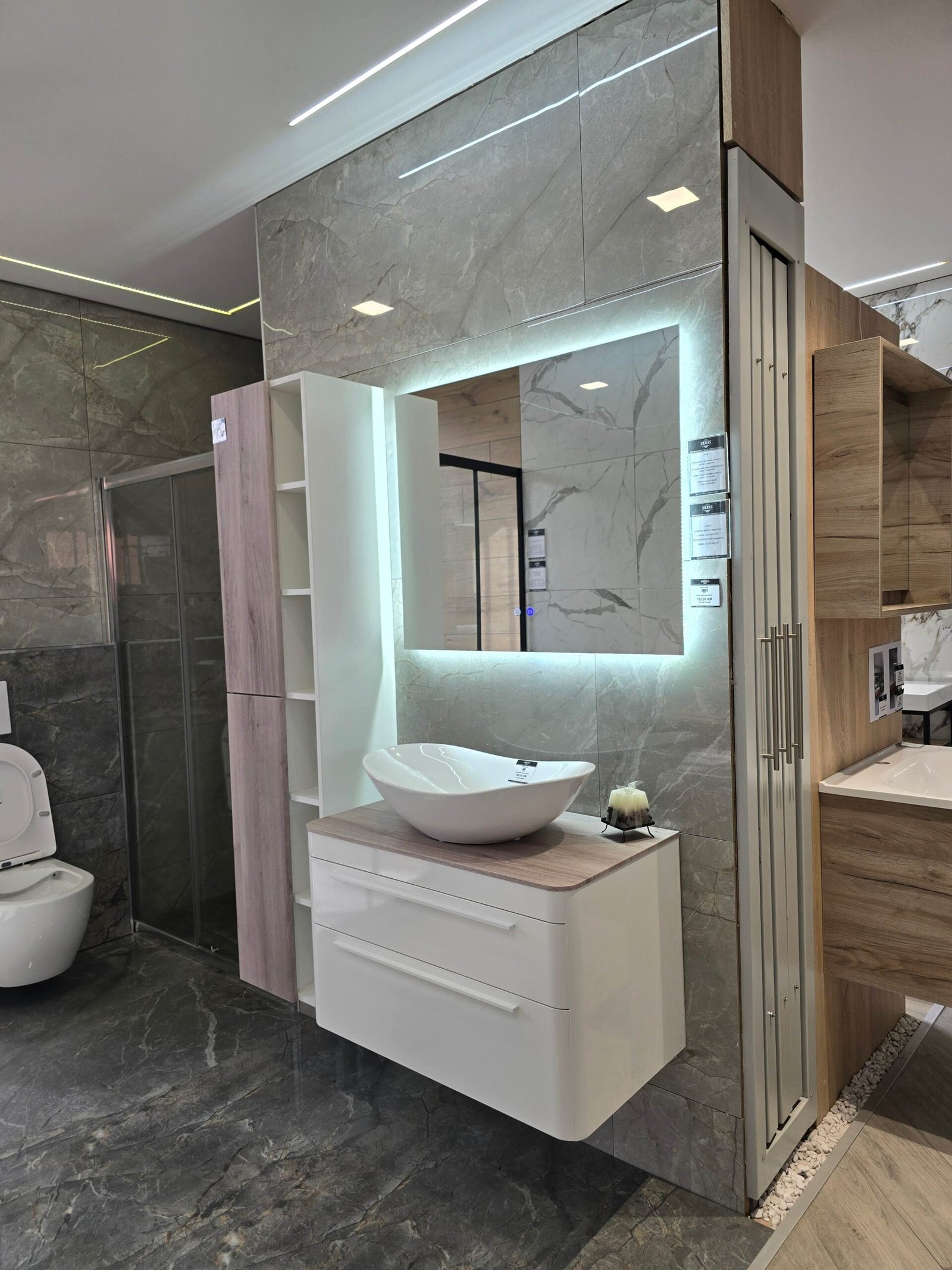 Pravougaono ogledalo / Ukras salon