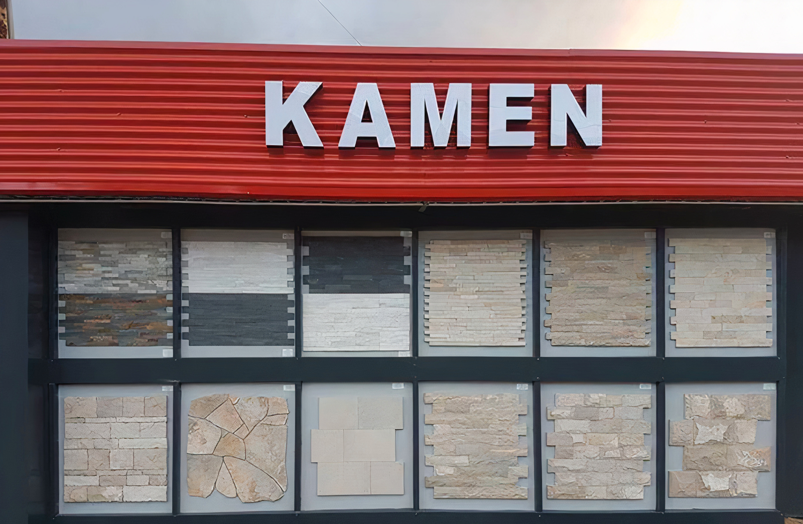 Stvarna izložba uzoraka kamena u salonu Ukras Exclusive